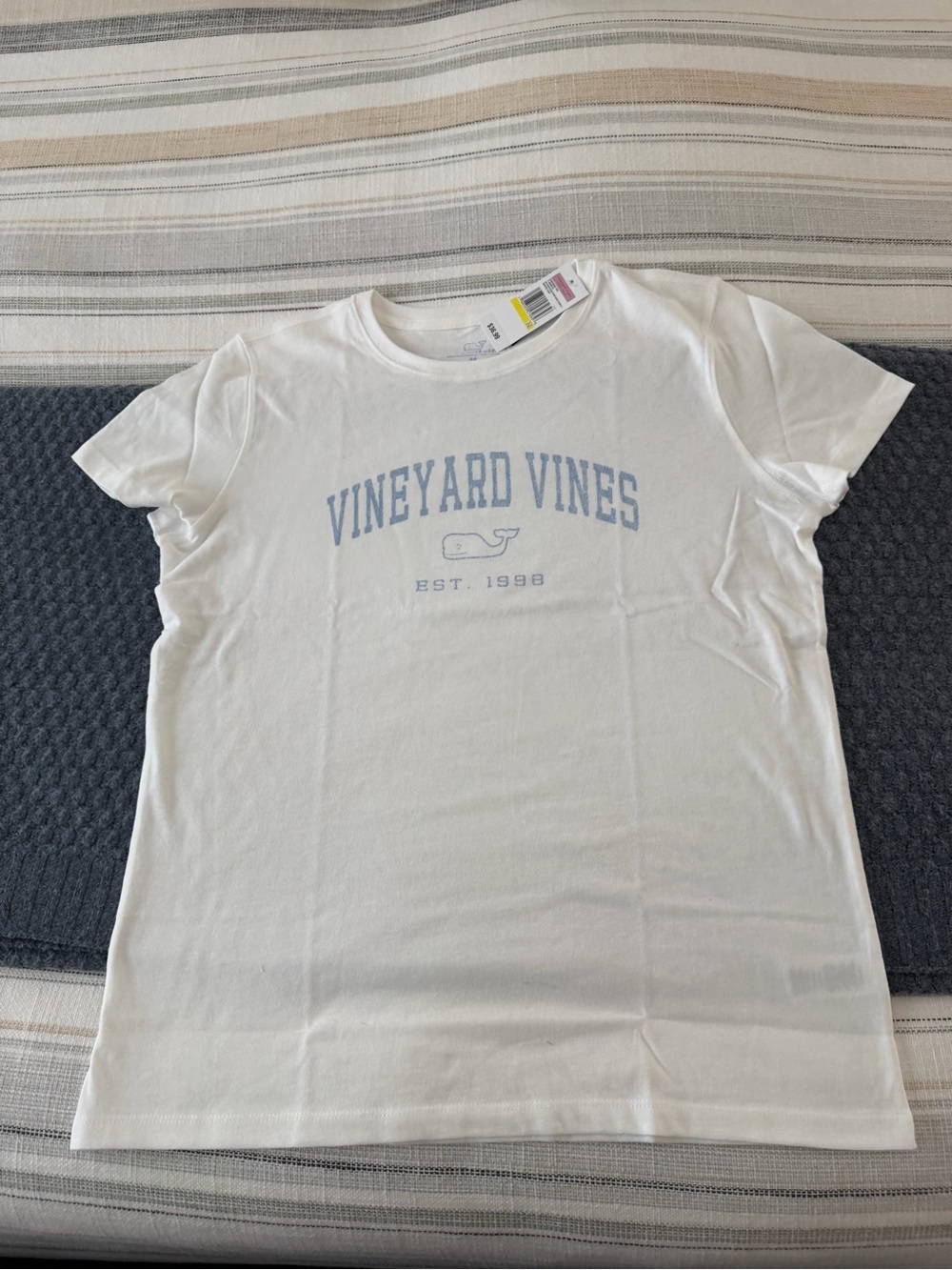 Vineyard Vines  Tee size medium Short Sleeves NWT